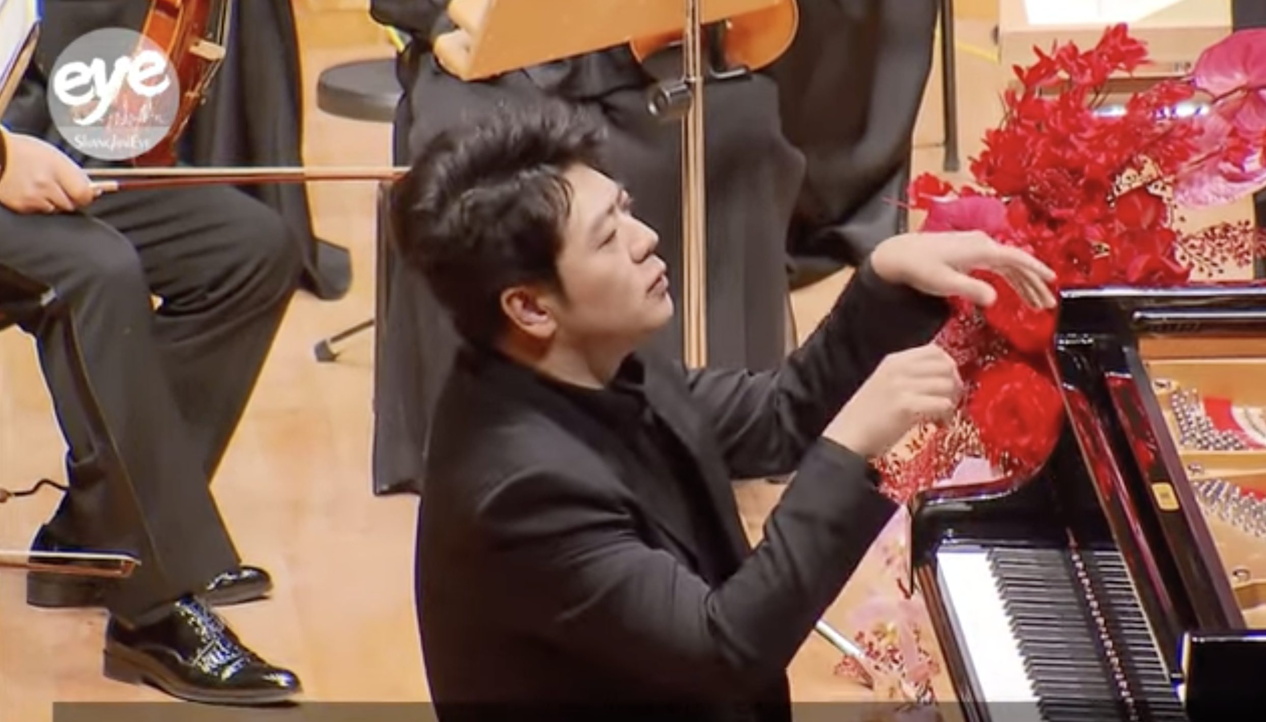 Lang Lang performs with Shanghai Symphony Orchestra at Shanghai New